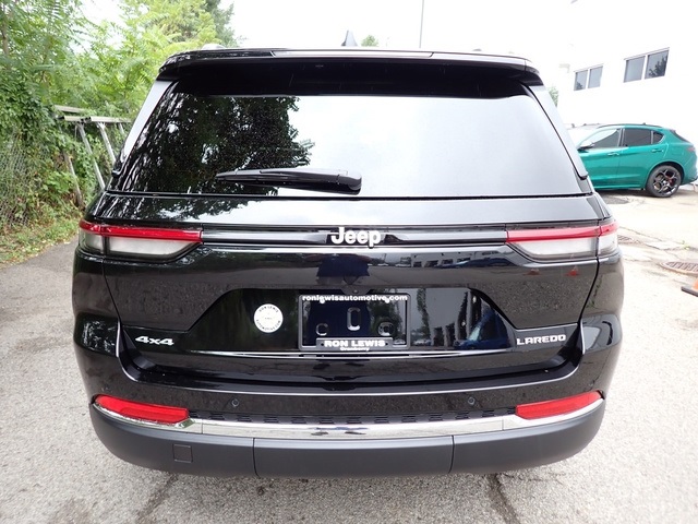 2025 Jeep Grand Cherokee Laredo X photo 2