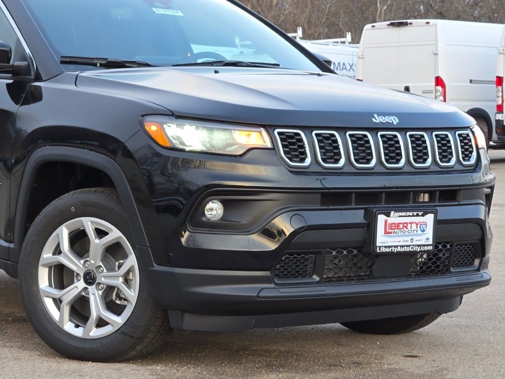 2025 Jeep Compass Latitude photo 2