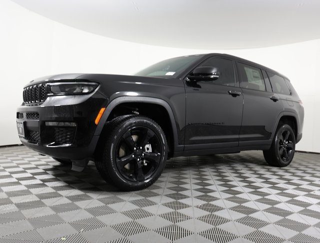 New 2025 Diamond Black Crystal Pearl-Coat Exterior Paint Jeep Limited image 1