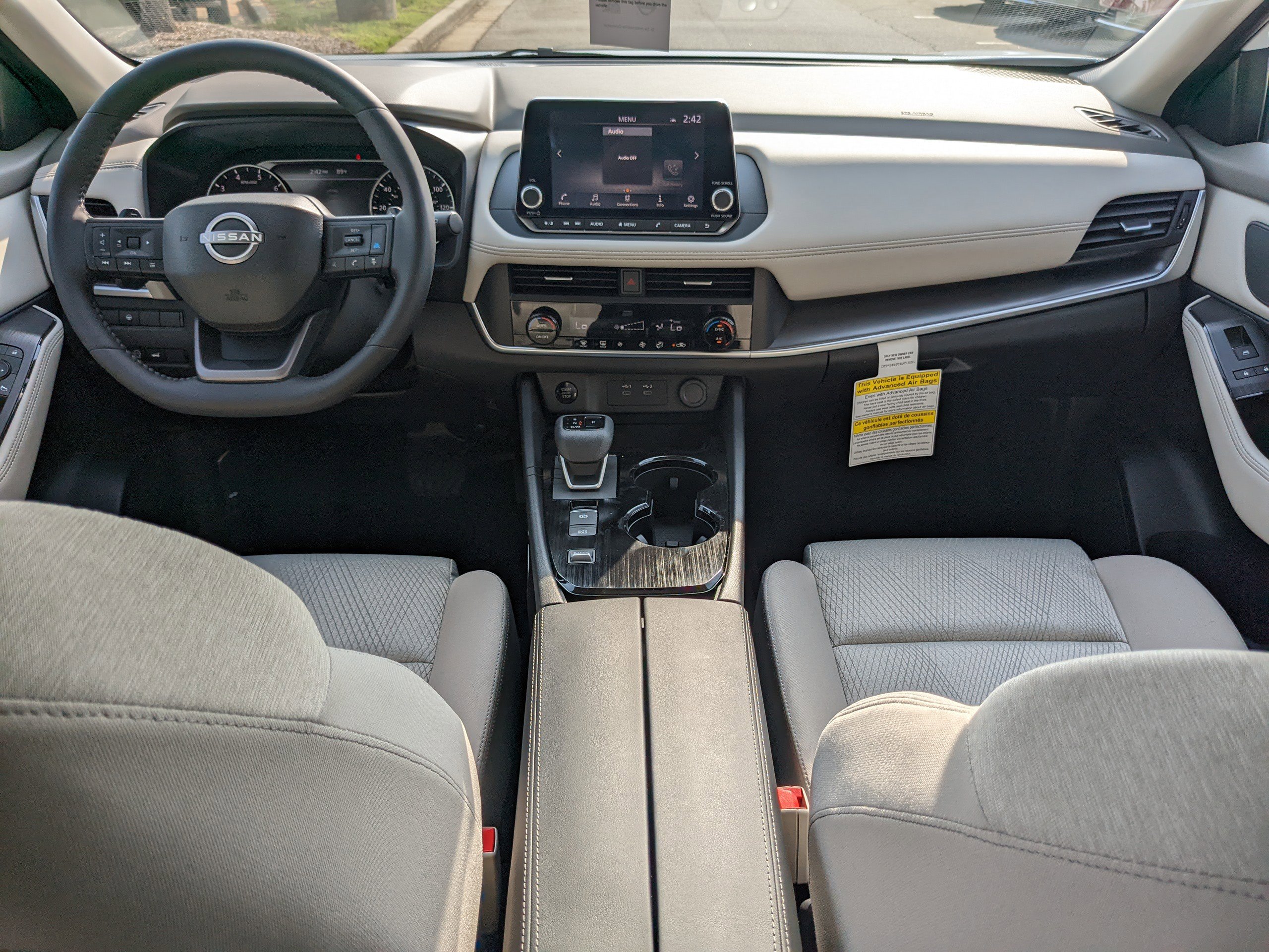 2025 Nissan Rogue SV photo 12