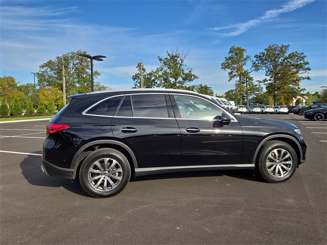 2025 Mercedes Benz GLC 300 4MATIC photo 2