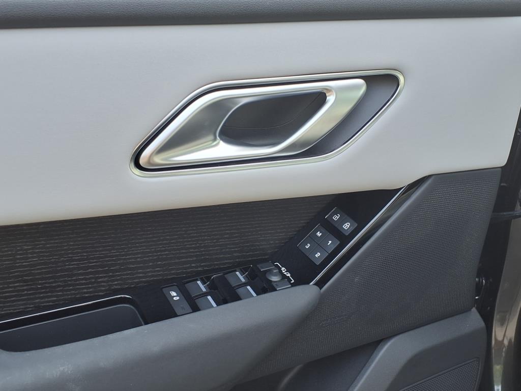 2025 Land Rover Range Rover Velar S photo 9