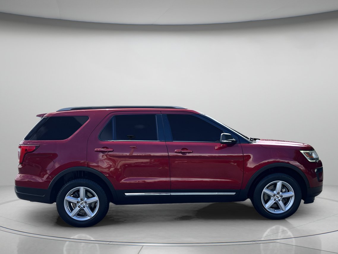 2019 Ford Explorer XLT Sport photo 2