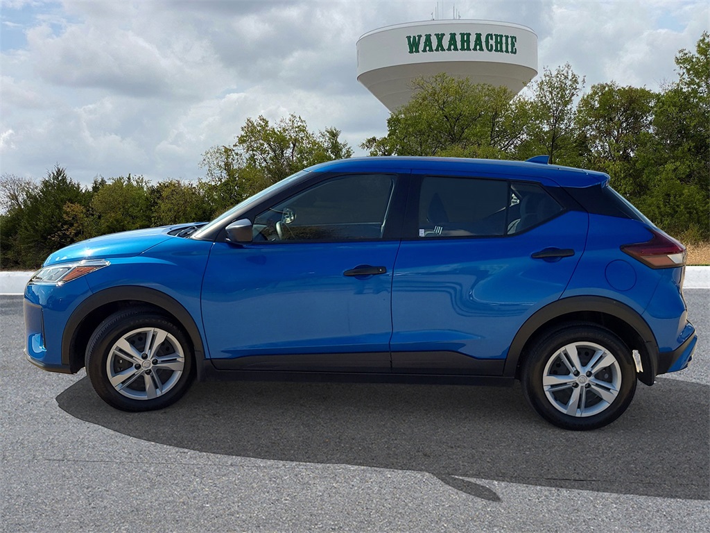 2024 Nissan Kicks S photo 2