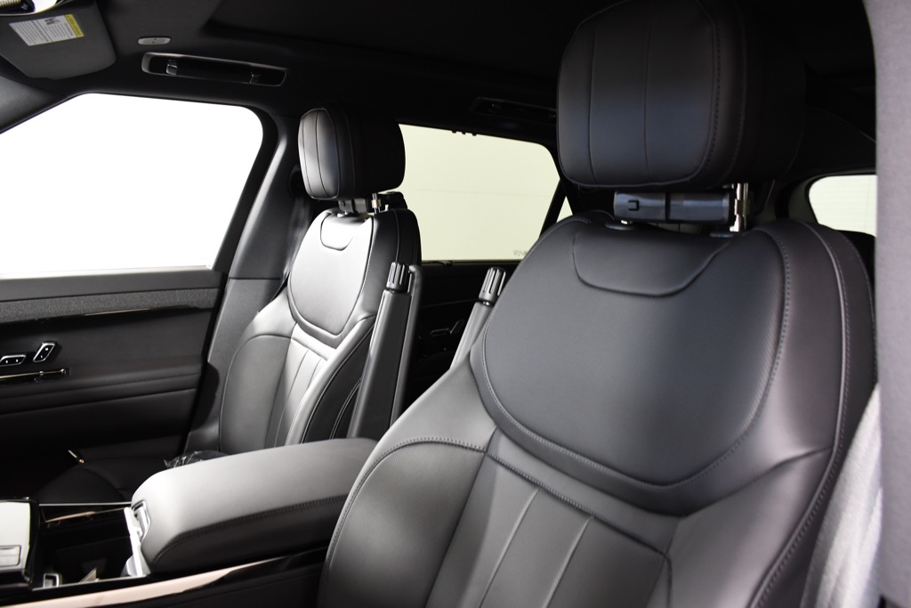 2025 Land Rover Range Rover Sport SE photo 16