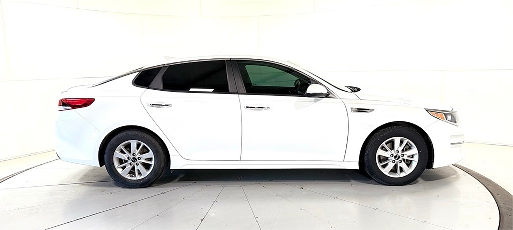 2016 Kia Optima LX photo 3