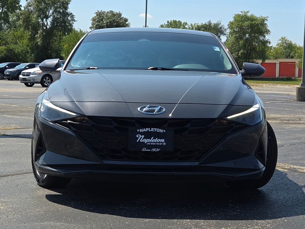 2023 Hyundai Elantra SEL photo 2