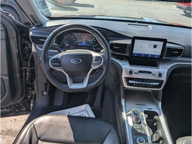 2023 Ford Explorer XLT photo 32