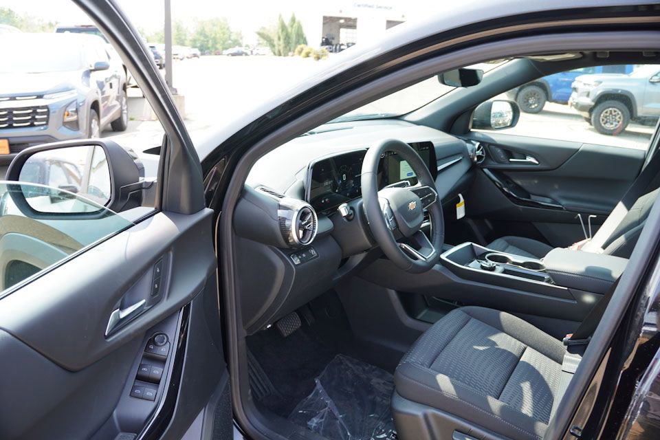 2026 Chevrolet Equinox LT photo 8
