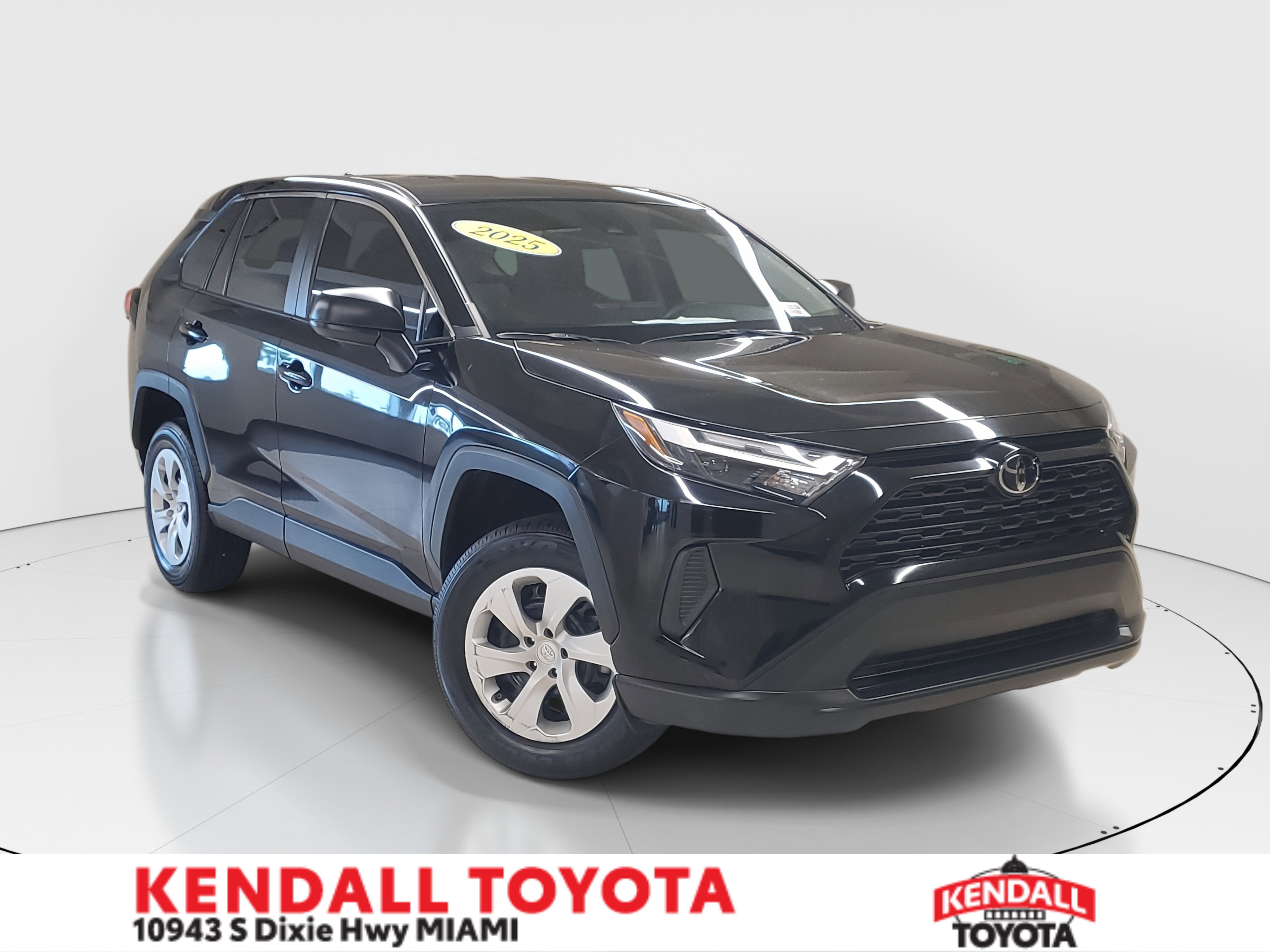 2025 Toyota RAV4 LE's photo