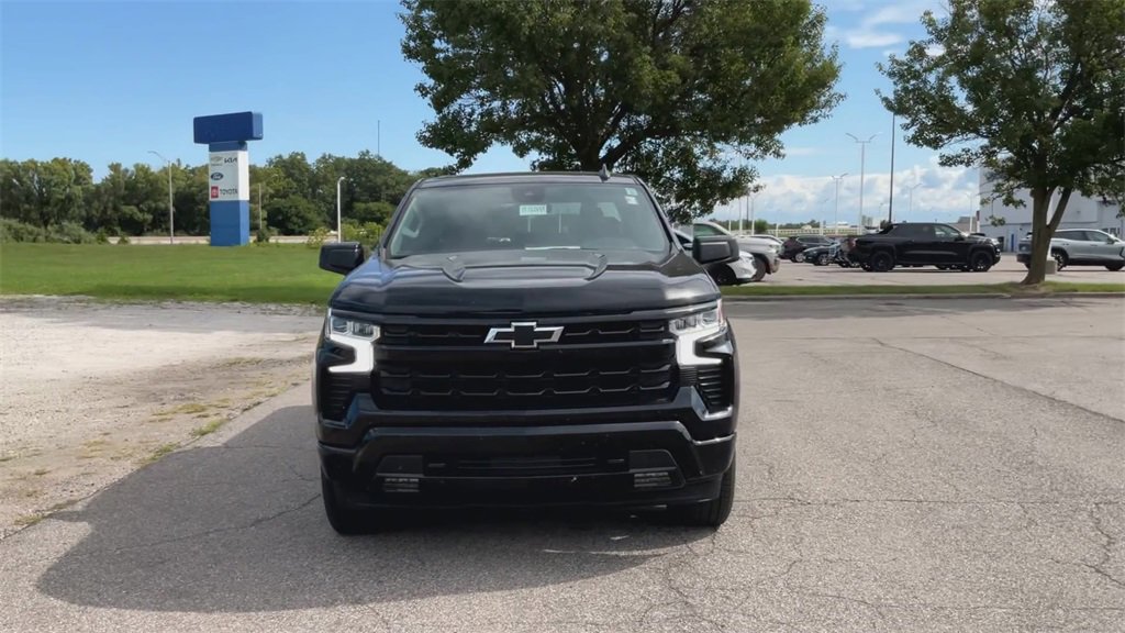 2022 Chevrolet Silverado 1500 RST photo 2
