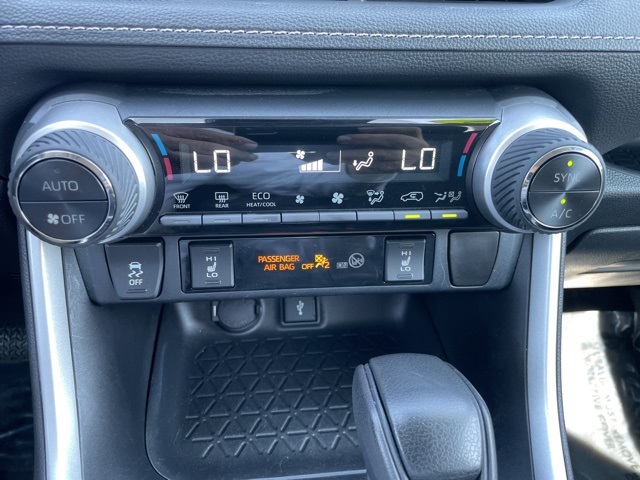 2020 Toyota RAV4 Hybrid XLE photo 20