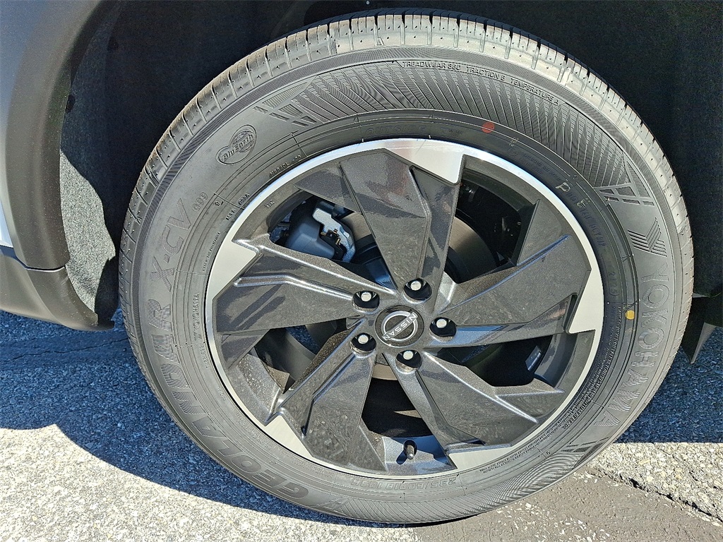 2026 Nissan Rogue SV photo 4