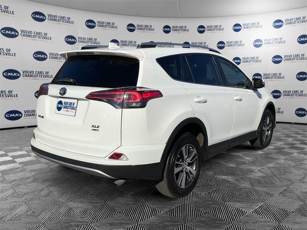 2017 Toyota RAV4 XLE photo 4