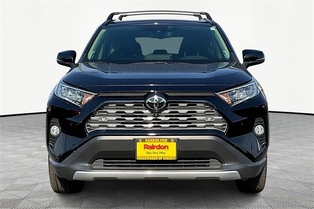 2020 Toyota RAV4 Limited photo 3