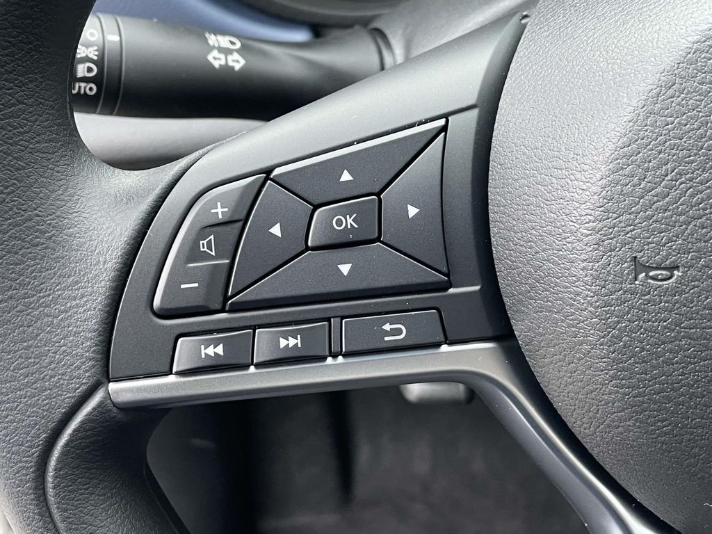 2025 Nissan Versa SV photo 17