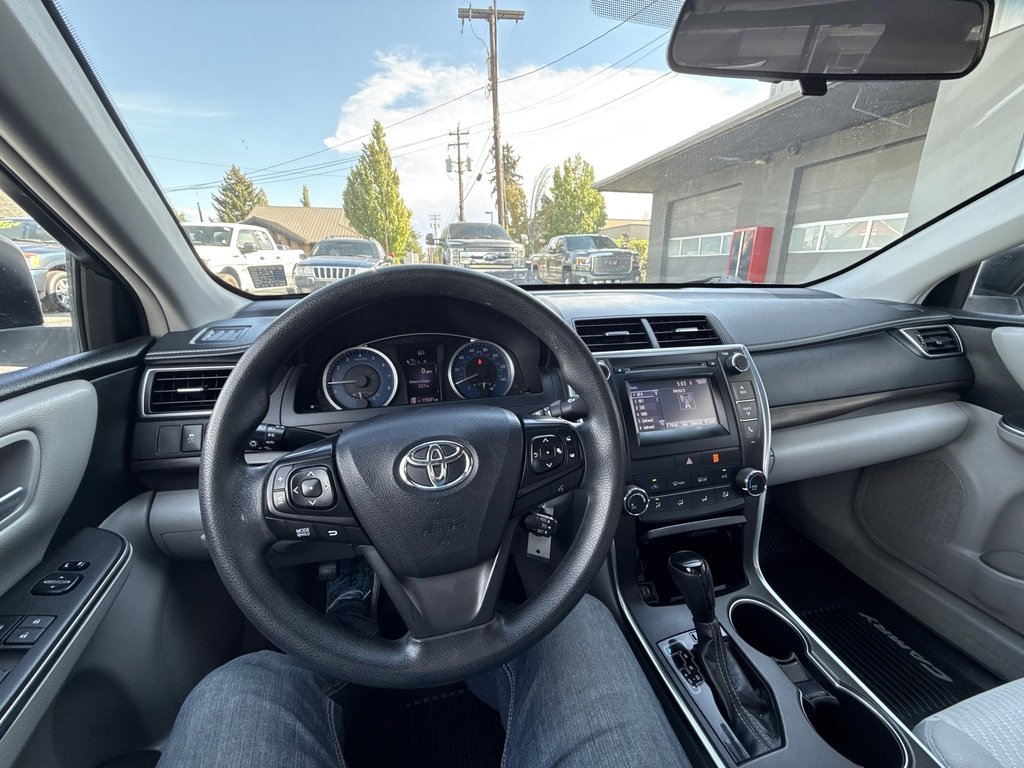 2017 Toyota Camry LE photo 19