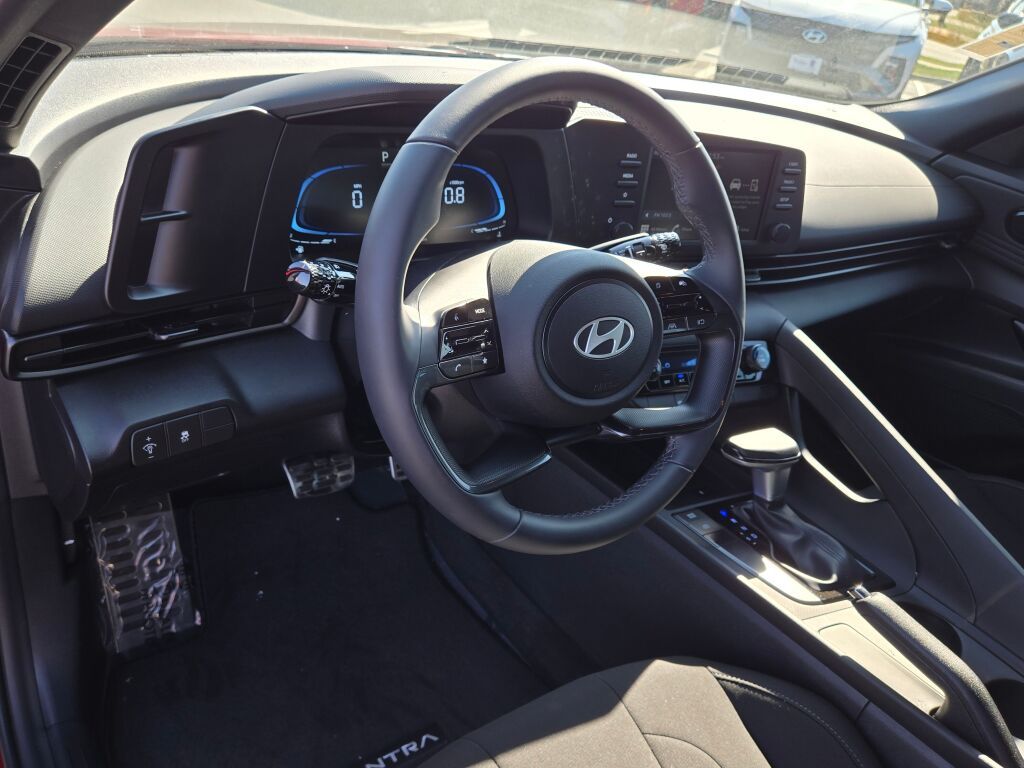 2025 Hyundai Elantra SEL Sport photo 16