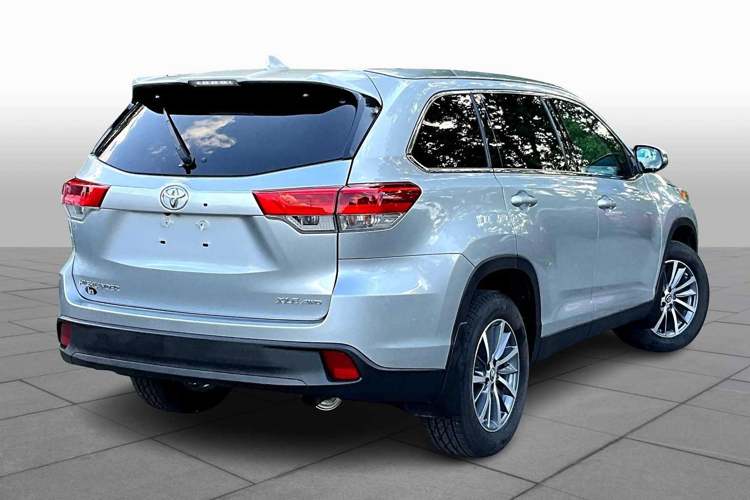 2019 Toyota Highlander XLE photo 12