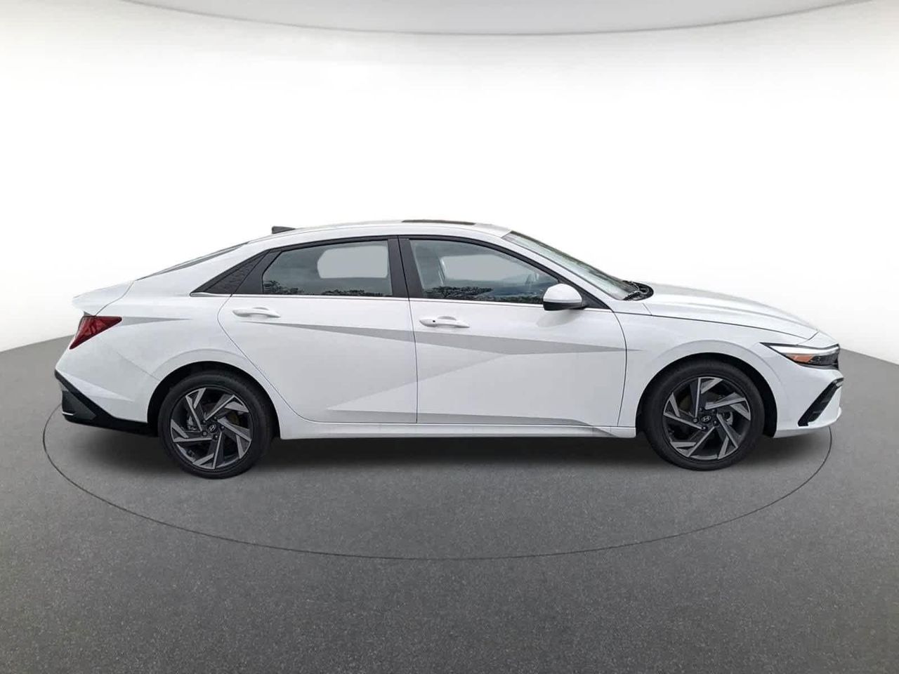 2025 Hyundai Elantra SEL Convenience photo 3