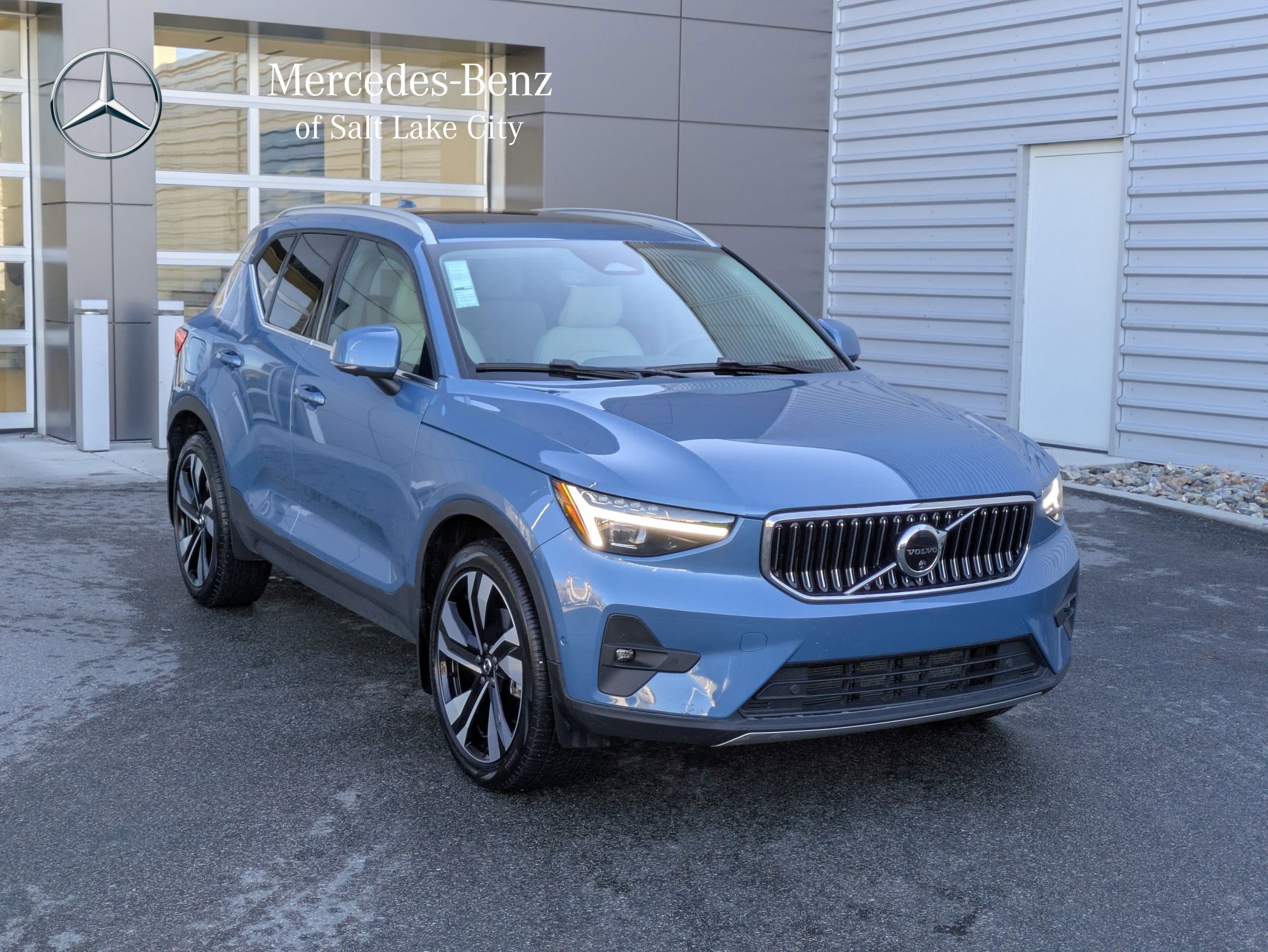 2024 Volvo XC40 Plus's photo