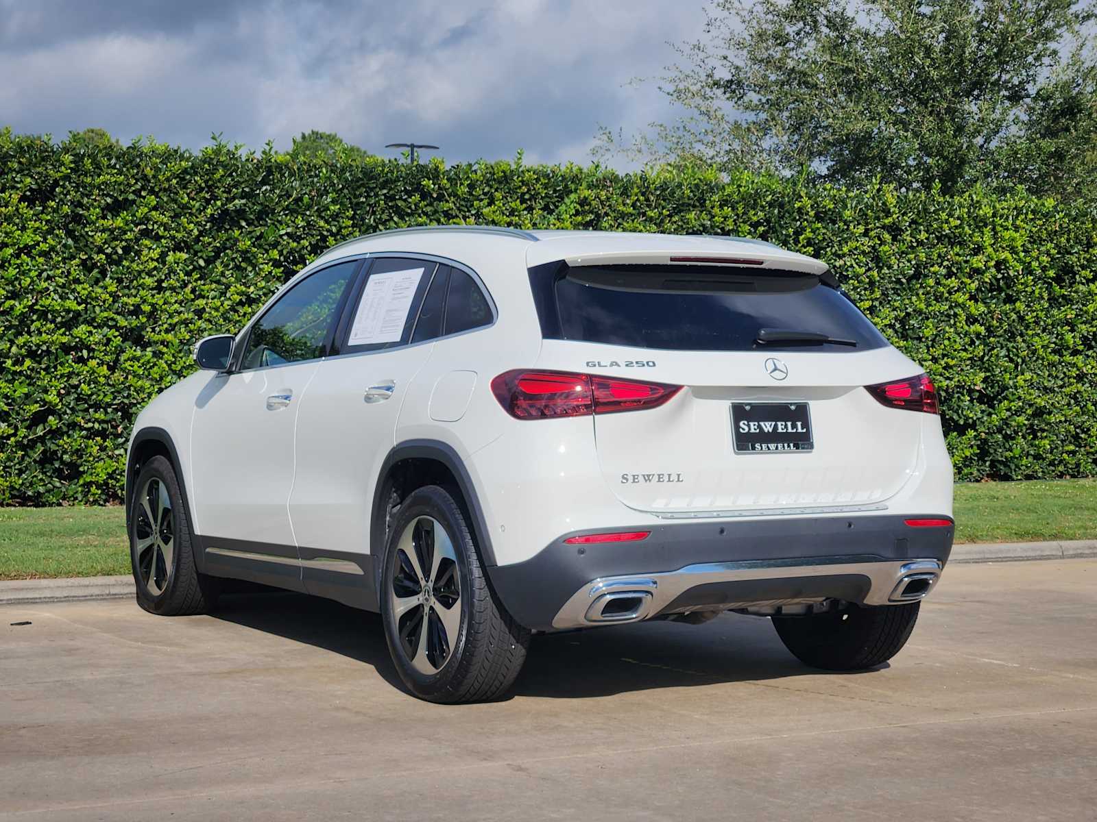 2025 Mercedes Benz GLA 250 photo 4