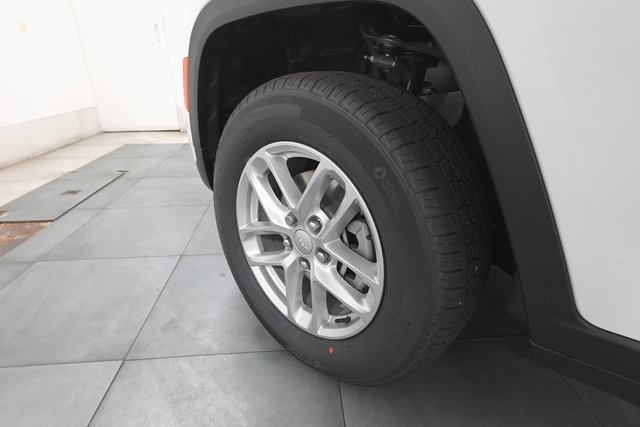 2025 Jeep Grand Cherokee Laredo photo 28
