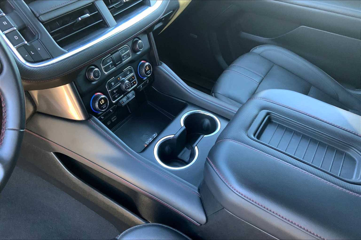 2024 Chevrolet Suburban RST photo 14