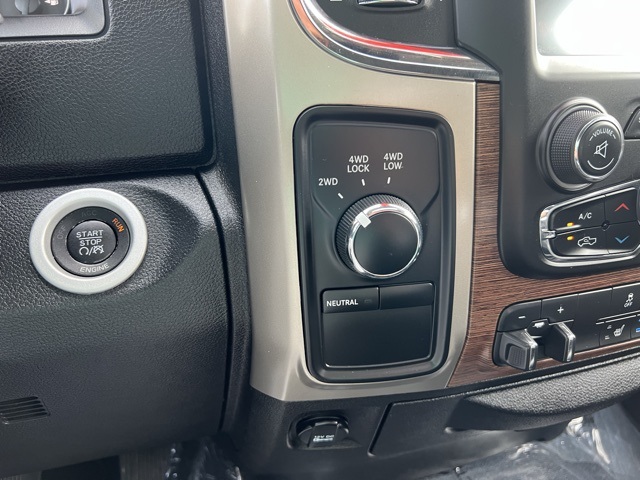 2014 Ram 3500 Laramie photo 9