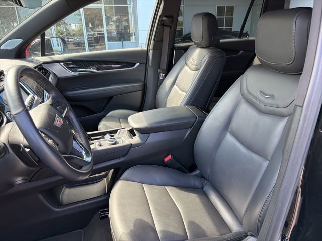 2025 Cadillac XT6 Premium Luxury photo 3