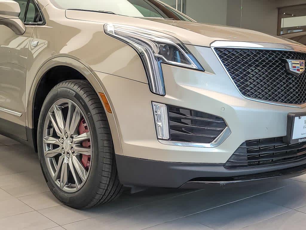 2022 Cadillac XT5 Sport photo 2