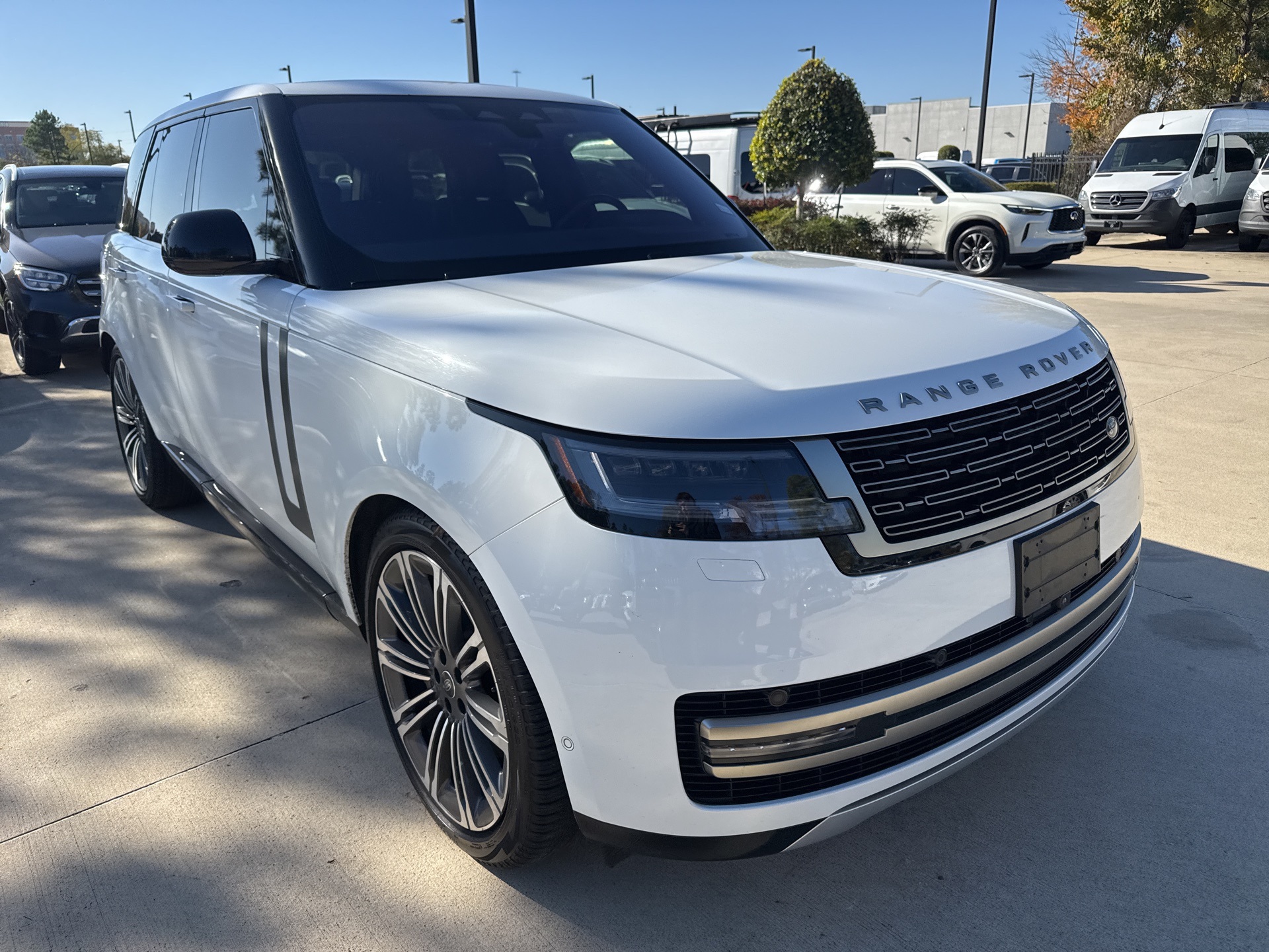 2023 Land Rover Range Rover SE's photo