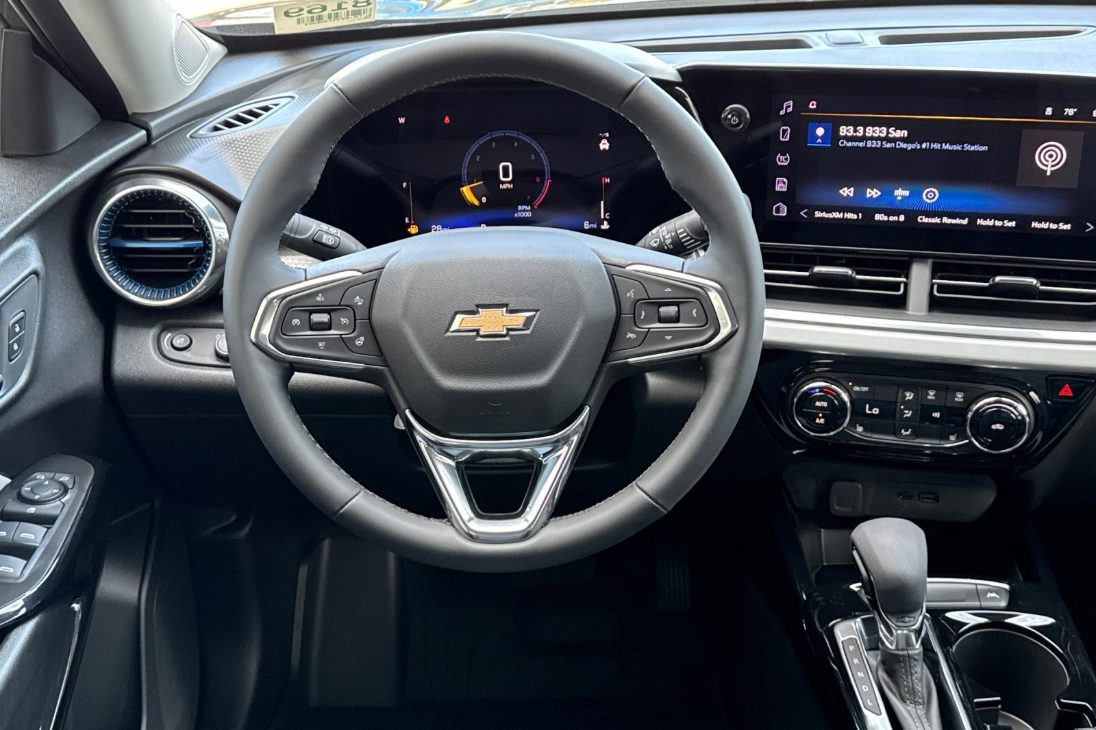 2025 Chevrolet Trax LT photo 12