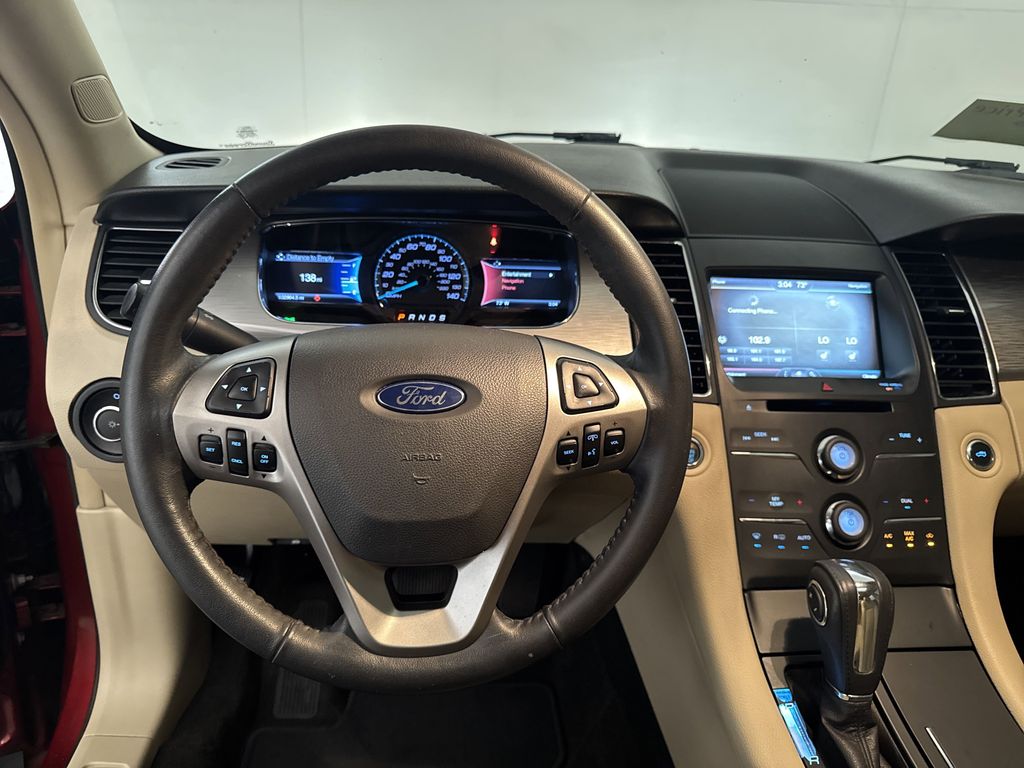 2015 Ford Taurus SEL photo 6
