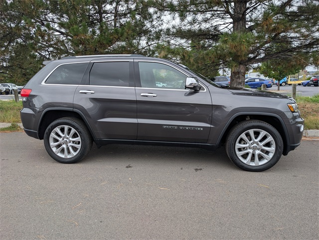 2017 Jeep Grand Cherokee Limited photo 2