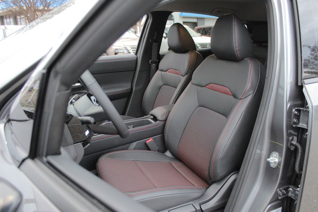 2025 Nissan Kicks SR photo 22