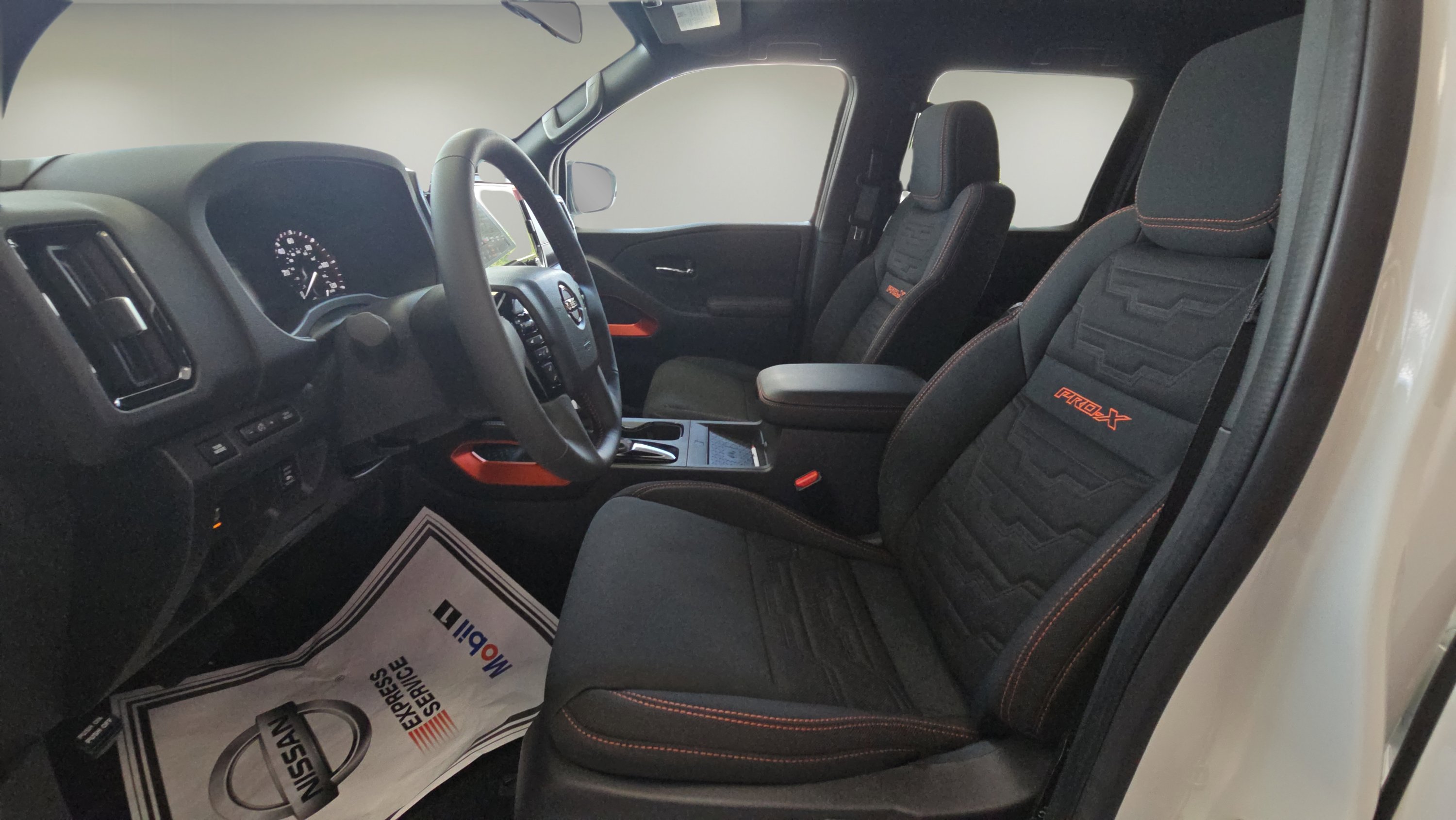 2025 Nissan Frontier photo 6