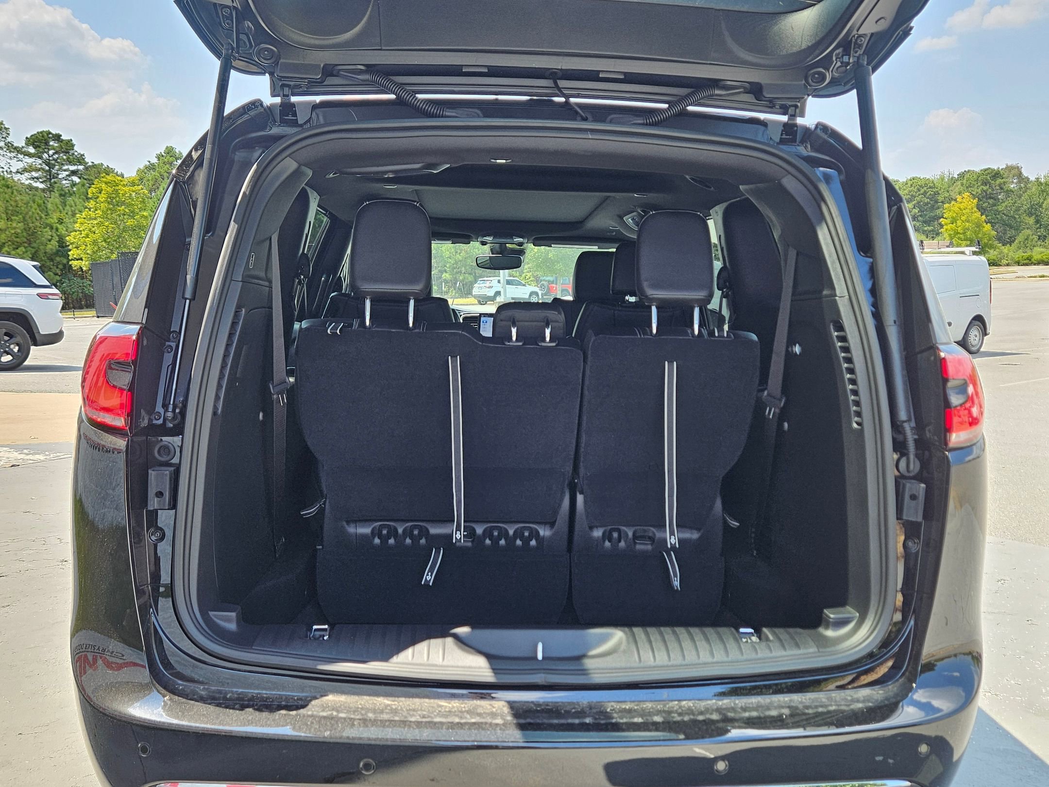 2026 Chrysler Pacifica photo 23