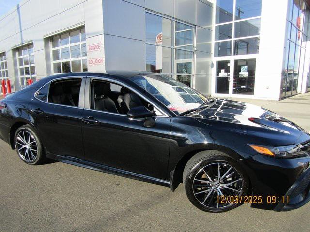 2023 Toyota Camry SE's photo