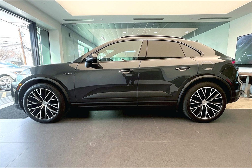 Certified 2024 Porsche Macan Base with VIN WP1AA2XA7RL000483 for sale in Englewood, NJ