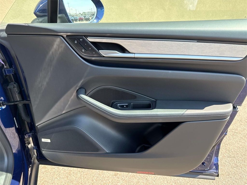 2024 Porsche Macan Electric 4 photo 18