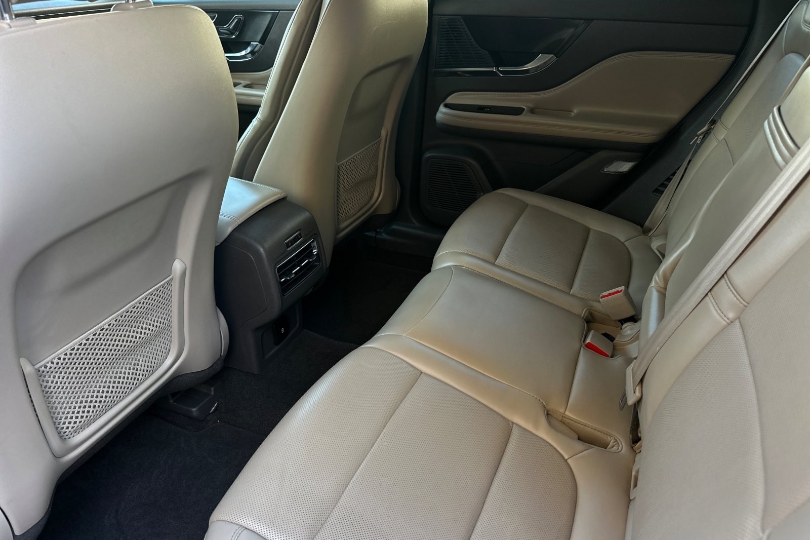 2022 Lincoln Corsair Standard photo 10