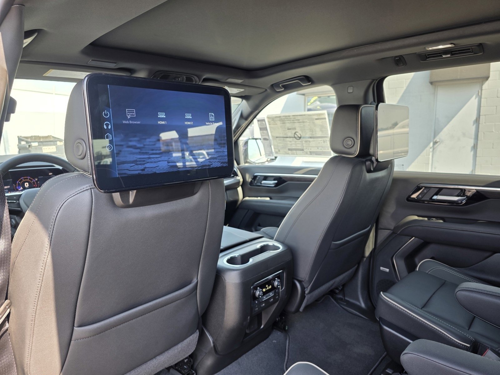 2025 Chevrolet Suburban Premier photo 16