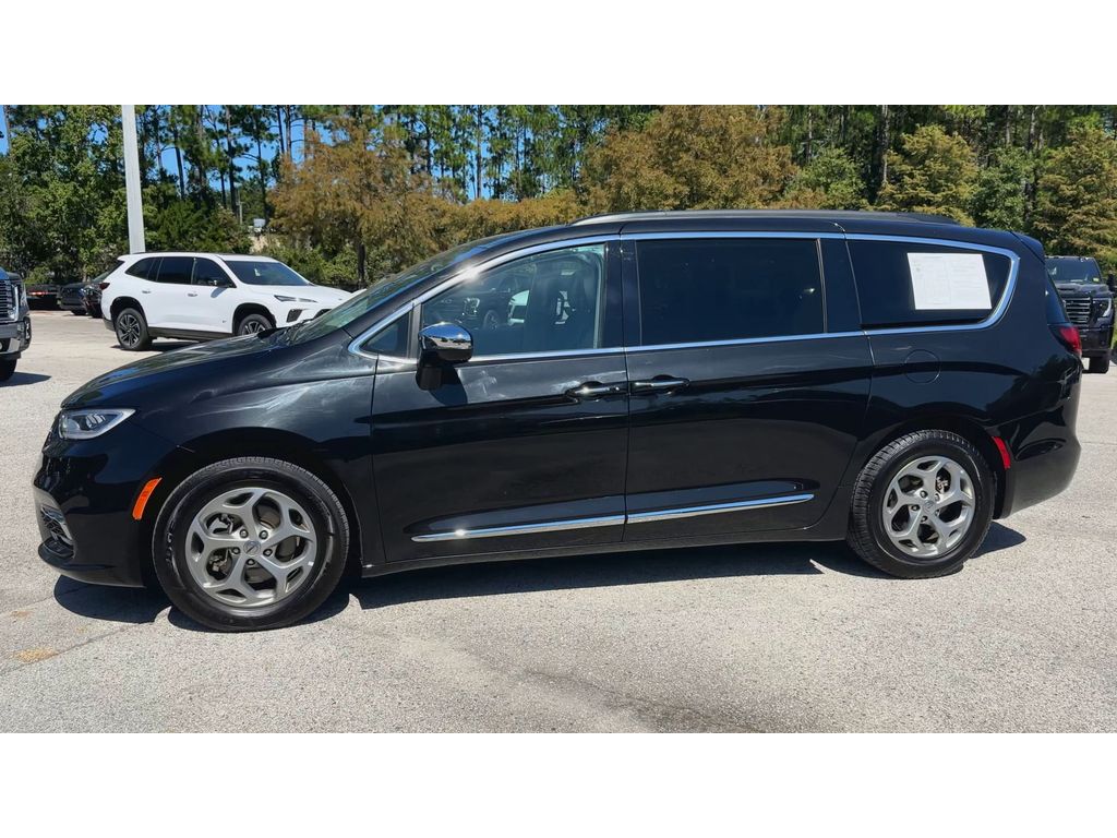 2023 Chrysler Pacifica Limited photo 4
