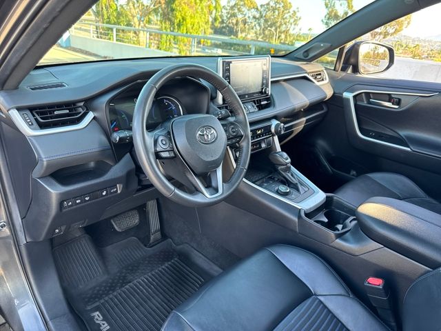 2020 Toyota RAV4 Hybrid XSE photo 4