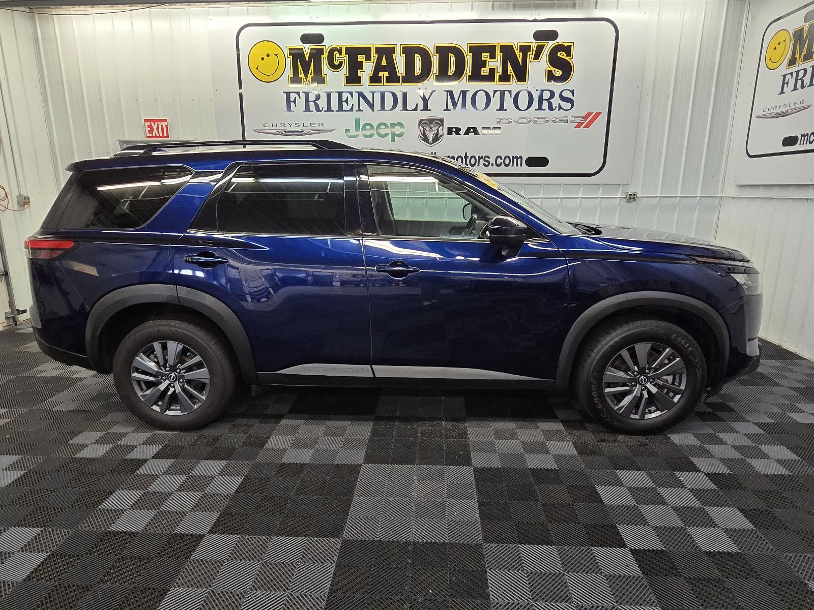 2023 Nissan Pathfinder SV's photo