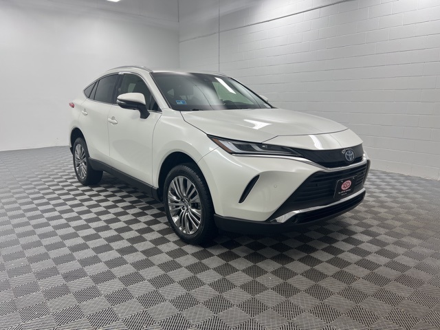 2022 Toyota Venza XLE's photo