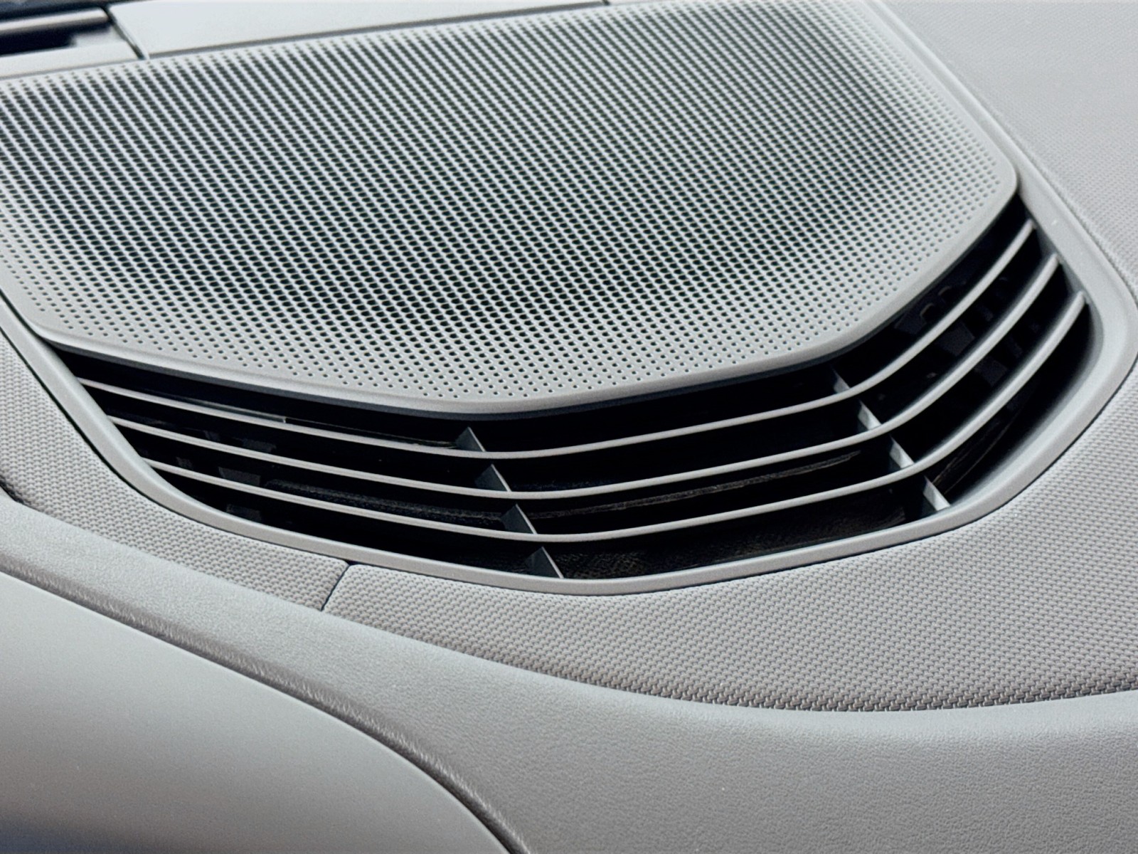 2025 Porsche Taycan 4 photo 26