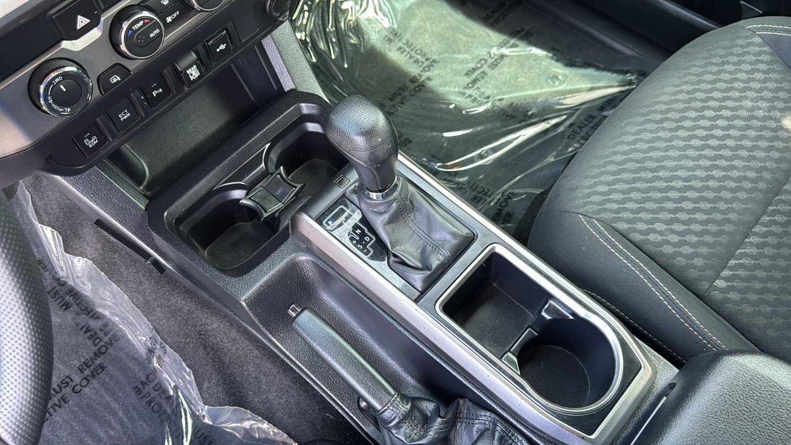 2022 Toyota Tacoma SR5 photo 17