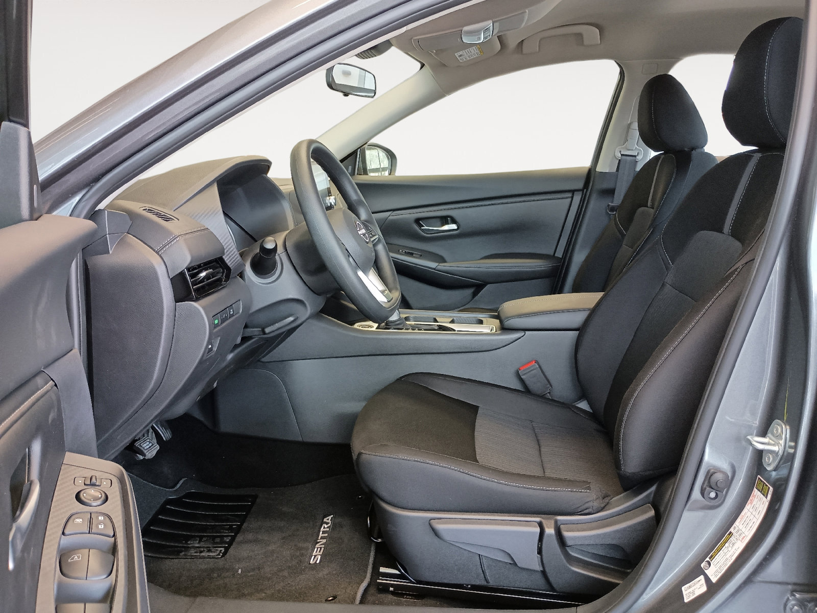 2025 Nissan Sentra SV photo 18